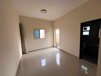 شقة غرفه وصالة ثاني صف من كورنيش عجمان، 2 حمام + ماستر، بلكونة بإطلالة ممتازة، 30 ألف/4 دفعات، تأمين شيك.