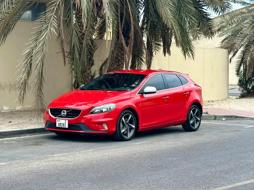 Volvo V-Class 2016 — photo 1 of 15