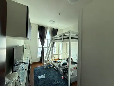 شقة غرفتين وصالة للبيع في سيتي تاور بإطلالة مفتوحة على الشارقة وسعر مميز