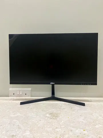 It’s a very good gaming monitor. It’s between 60 and 120 Hz.