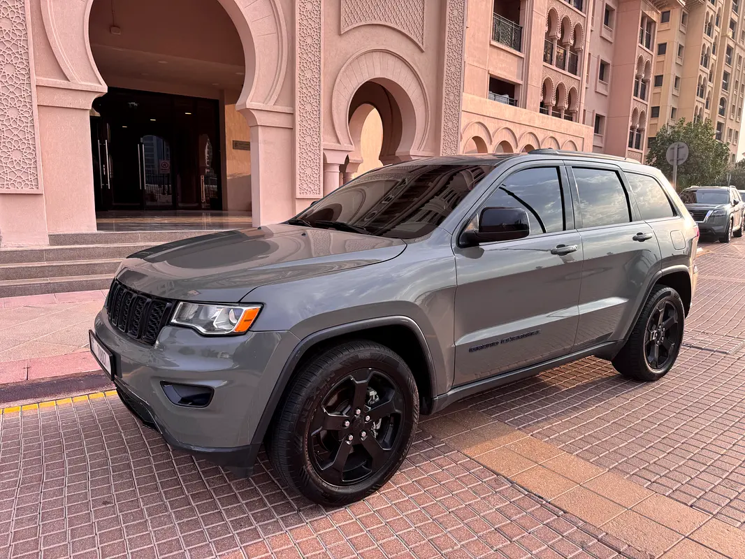Jeep Grand Cherokee 2019 — photo 1 of 9