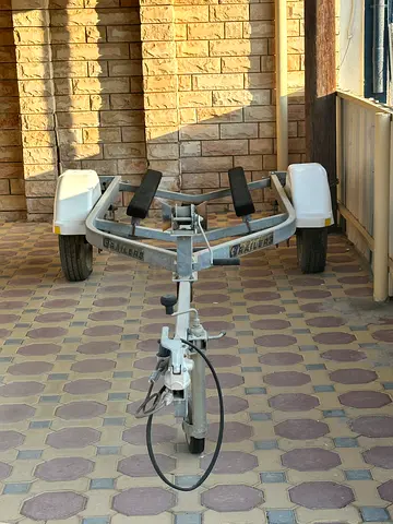 Single-axle boat trailer - good condition