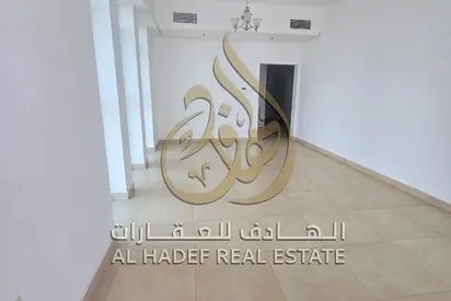 شقة غرفتين وصالة للإيجار في التعاون الشارقة | غرفتين ماستر + 3 حمامات | بلكونة + باركن مجاني | إطلالة مفتوحة | 60,000 درهم