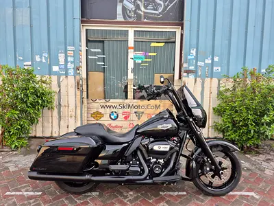 2020 HARLEY ROAD KING BLACK EDITION! PRICE TO SELL.