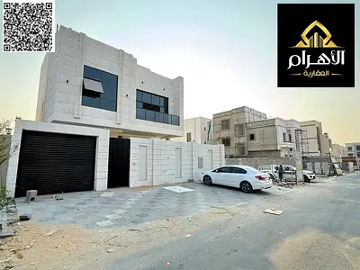 الفيلا زاوية شارع و سكة بها مكان جاهز لتركيب المصعد السعر شامل رسوم توصيل الكهرباء و الماء مع رووف به صالة كبيرة. تملك حر