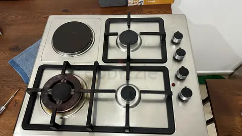 Geepas 3 burner + 1 hot plate stove