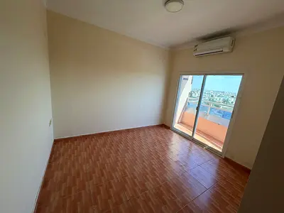 اجمل الشقق وأقل الاسعار الروضة 1  عجمان  28 الف على 6 دفعات  الروضه 1 بجوار شارع الشيخ عمار اتنين حمام وبلكونه إطلاله ممتازه  نظام التكييف والتبريد اس