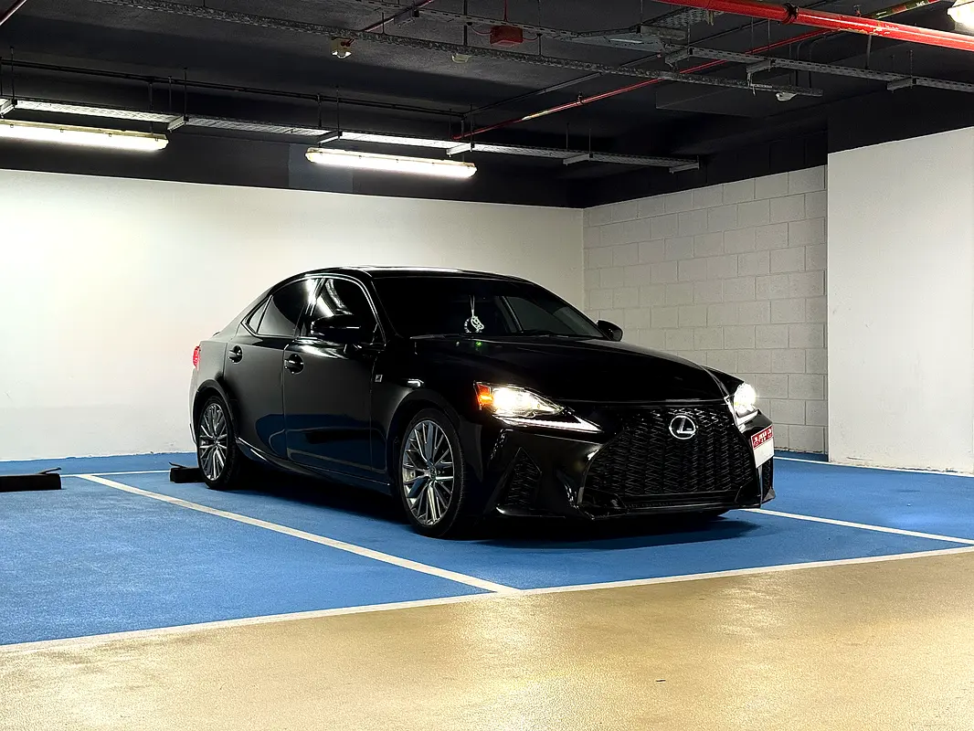 Lexus IS-Series 2015 — photo 1 of 9