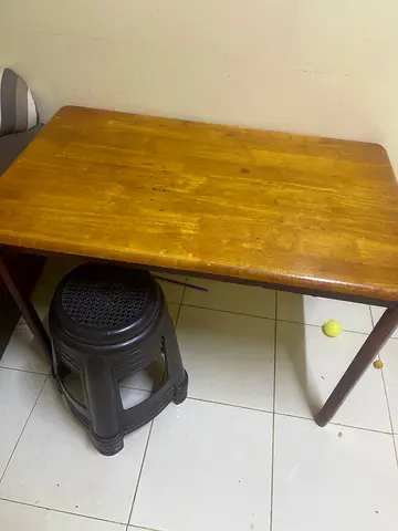 Table with 4 stool