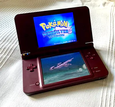 Nintendo DSi XL - Maroon