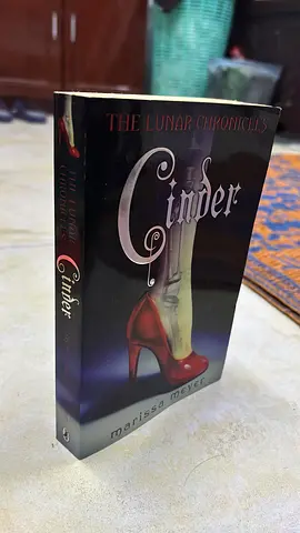 Cinder by Marissa Meyer