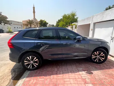 Volvo XC60 B5 Momentum with manufacturer warranty