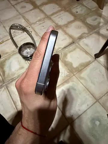 iphone 16 pro max 256g 100% battery age 3 months , screen protecter broke not same screen