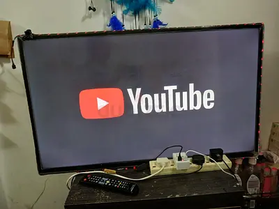 Used SAMSUNG LED Smart TV 40” - Working Condition, includes remote