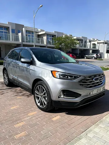 Ford Edge Titanium.