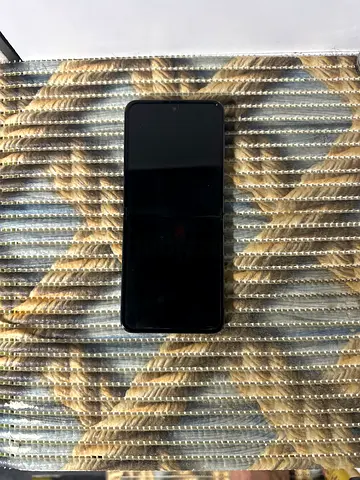 Flip 4 Phone with box mint condition