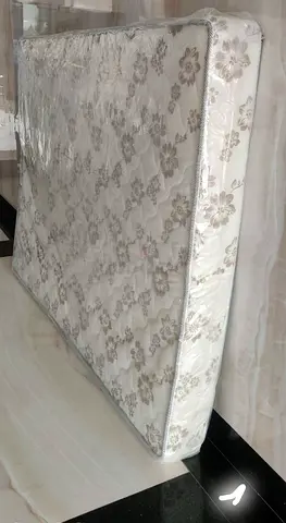 Queen size mattress 160x200cm.  Same day delivery available