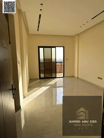 اشيك وافخم شقة اول ساكن تتكون من غرفتين نوم ماستر _صالة واسعة _مطبخ مجهز _3 حمام _صيانة كاملة علي المالك طول ف الايجار _قريب من موقع الخدمات_السعر