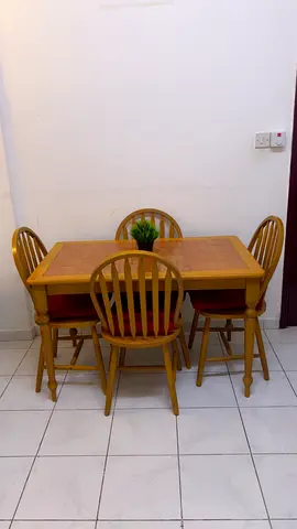 Solid wood 4-seater Dining table