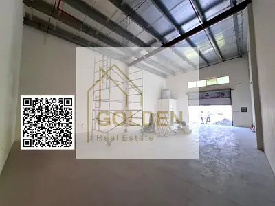 مستودع بمساحة 1500 قدم مربع مع كهرباء 20 كيلوواط ثلاثي الطور على شارع رئيسي في الجرف الصناعية 1، جاهز للاستلام.