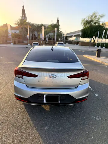 Hyundai Elentra mid option GCC spec 1.6 engine  second owner perfect condition urgent sale