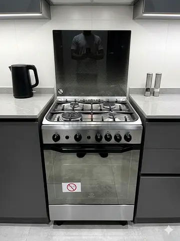 Indesit full gass Free Standing 60Cm Gas Cooking range  4 Burners Stainless Steel MODEL I6TG1GXGHEX