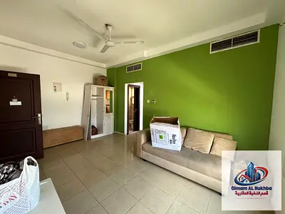 اجمل وأنسب سعر شقة غرفة وصالة في الغوير، مع 2 حمام، وتكييف مركزي، وغاز مركزي، وموزع للخصوصية .