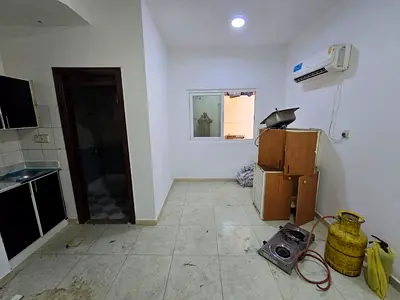 استديو عائلي للايجار في الشارقه البوطينه مساحه مناسبه لعائله صغيره موقع مميز قريب مع جميع الخدمات مع تسهيلات مريحه في السداد