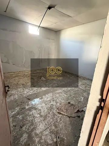 مناسب للتخزين والانشطة التجارية والصناعية الخفيفة مستودع عملي بمساحة مناسبة يوفر بيئة جيدة لتنظيم العمل وتخزين البضائع بسهولة