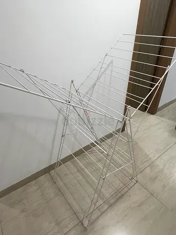 Clothes drying rack