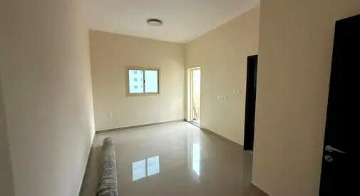 شقة غرفه وصالة ثاني صف من كورنيش عجمان، 2 حمام + ماستر، بلكونة بإطلالة ممتازة، 30 ألف/4 دفعات، تأمين شيك.