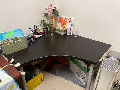 Corner Study Table / Office Desk / Computer Desk ---- Aed 75/-
