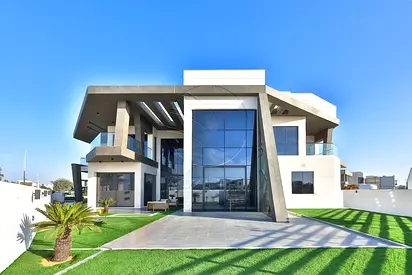 √ Single Row End | High Ceiling | Luxury Living √