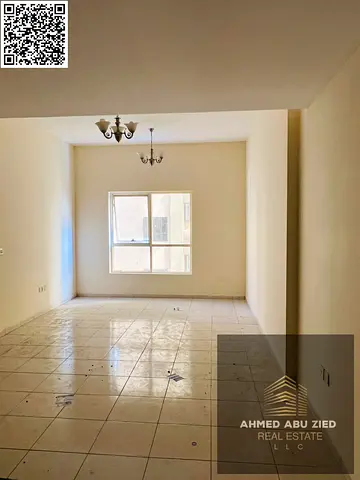 شقة غرفة وصالة أول ساكن في مدينة الإمارات عجمان – مباشرة على شارع الشيخ محمد بن زايد – بلكونة بإطلالة مفتوحة – جيم ومسبح – تكييف مركزي