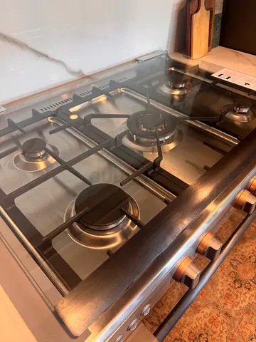 Toshiba 5-Burner Stainless Steel Gas Range  Oven — Excellent Condition