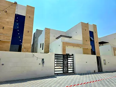 Villa for rent in Al-Haliyo 2, first occupancy, modern finishing, 4 master bedrooms, built-in wardrobes in all rooms, living room, majlis, equipped ro