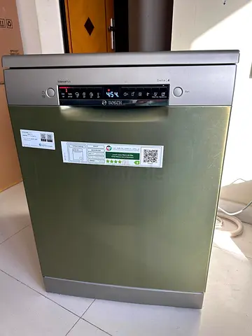 Dishwasher Three Racks Freestanding Bosch series 4 Wifi Technology