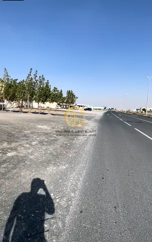 للبيع ارض صناعيه بمنطقه الصجعه الصناعيه  صناعيه ( الشيخ فيصل )  موقع ممتاز من مدخل الامارات العابر