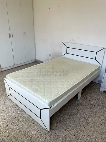 Very good condition Quine size bed and mattress for sale
