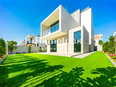 Couture Living | On Greenbelt |Premium Landscaping