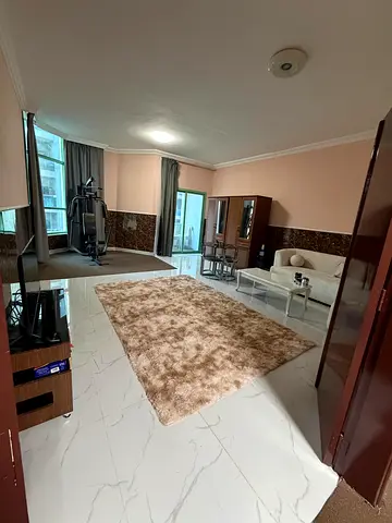 فرصة لا تُعوّض للبيع في أبراج الخور – عجمان، شقة فاخرة بمساحة واسعة تبلغ 1,818 قدم مربع (170 متر مربع) وهي الأكبر ضمن وحدات غرفتين وصالة في الأبراج، م