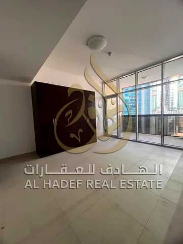 شقة 2 غرف وصالة مع غرفة خادمة في المجاز 1 مع شهر مجاني وباركن