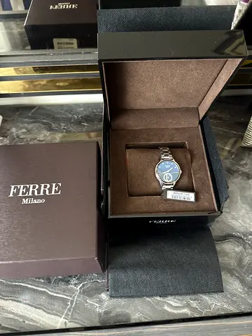 Women watch ferre