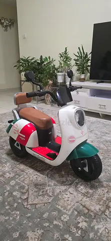 My childs electric ride-on scooter - working, good condition