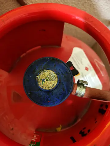 GAS CYLINDER WITH 99% FULL GAS