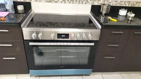 BEKO Electric ceramic cooker range Almost New condition Newest Model