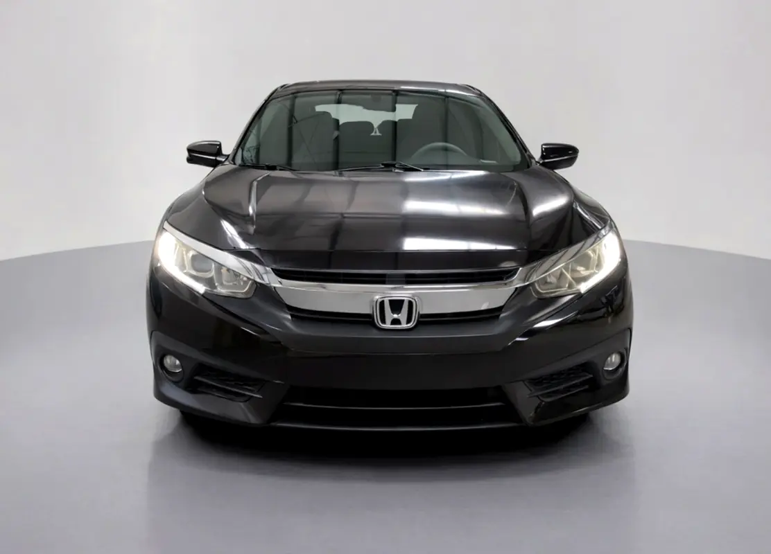 Honda Civic 2016 — photo 1 of 17