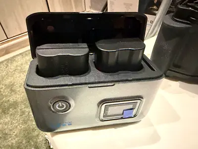 Nikon zr new with 3 batteries  and Two lenses