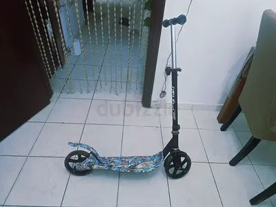 Kick Scooter with Large Wheels — Adjustable Handlebar- Suitable for 7-12 yrs- Good Condition