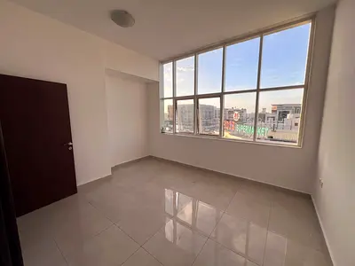 غرفتين وصاله ماستر تكيف مركزي  بلكونه أطلاله مفتوحه  الروضه شارع الشيخ عمار قريب الشروق مول  45الف ع 4دفعات